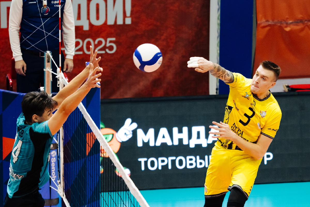 Волейбол. В атаке Никита Мушенко #3 "Югра-Самотлор" (Нижневартовск) vs "Университет" (Барнаул). Источник https://vk.com/photo-23230761_457271782