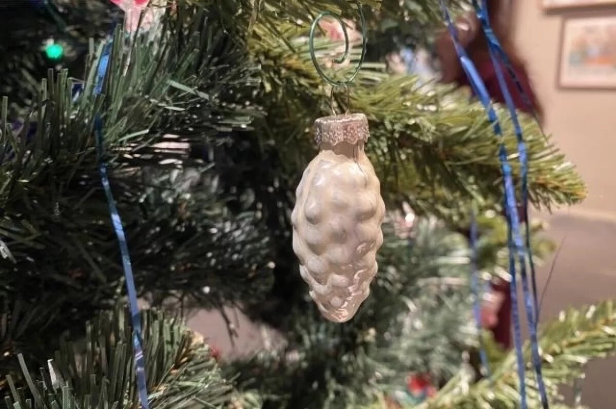    В омском музее Врубеля открылась зимняя выставка с ретро-ёлочными игрушками