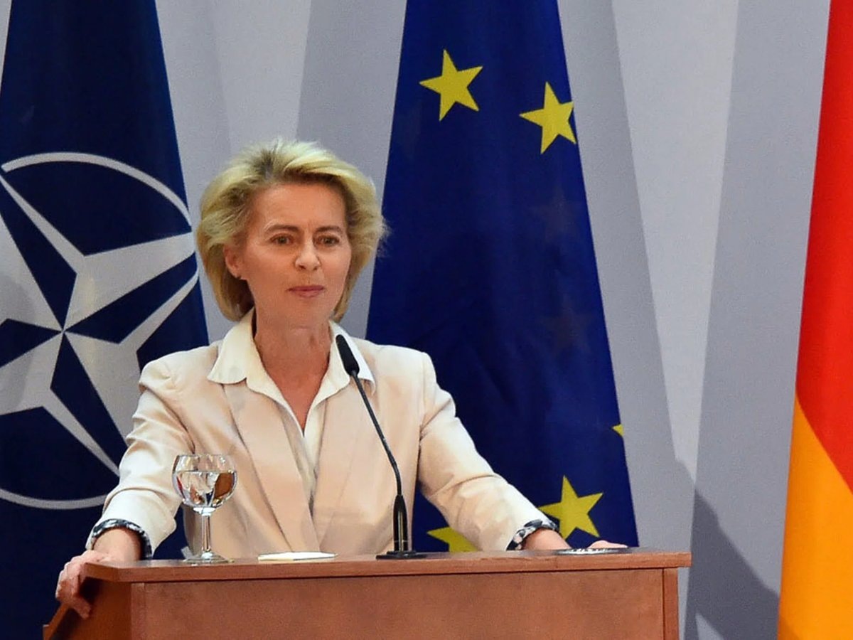     По словам Фон дер Ляйен, ранее активы РФ могли разморозить, если хотя бы одна страна отказывалась продлить решение о заморозке