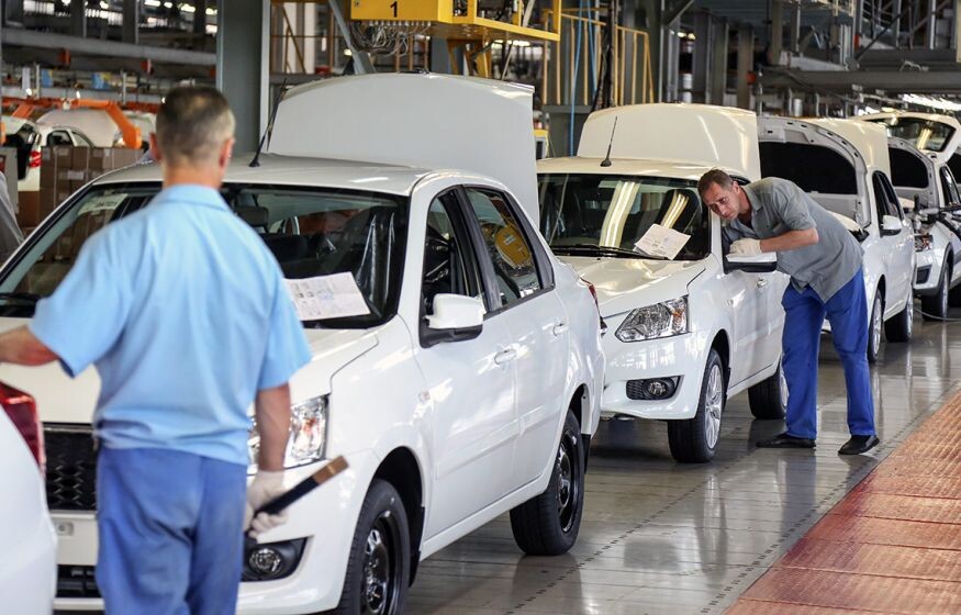    «Россияне лишены возможности купить качественный отечественный авто. Но цены все равно растут»: Зюганов