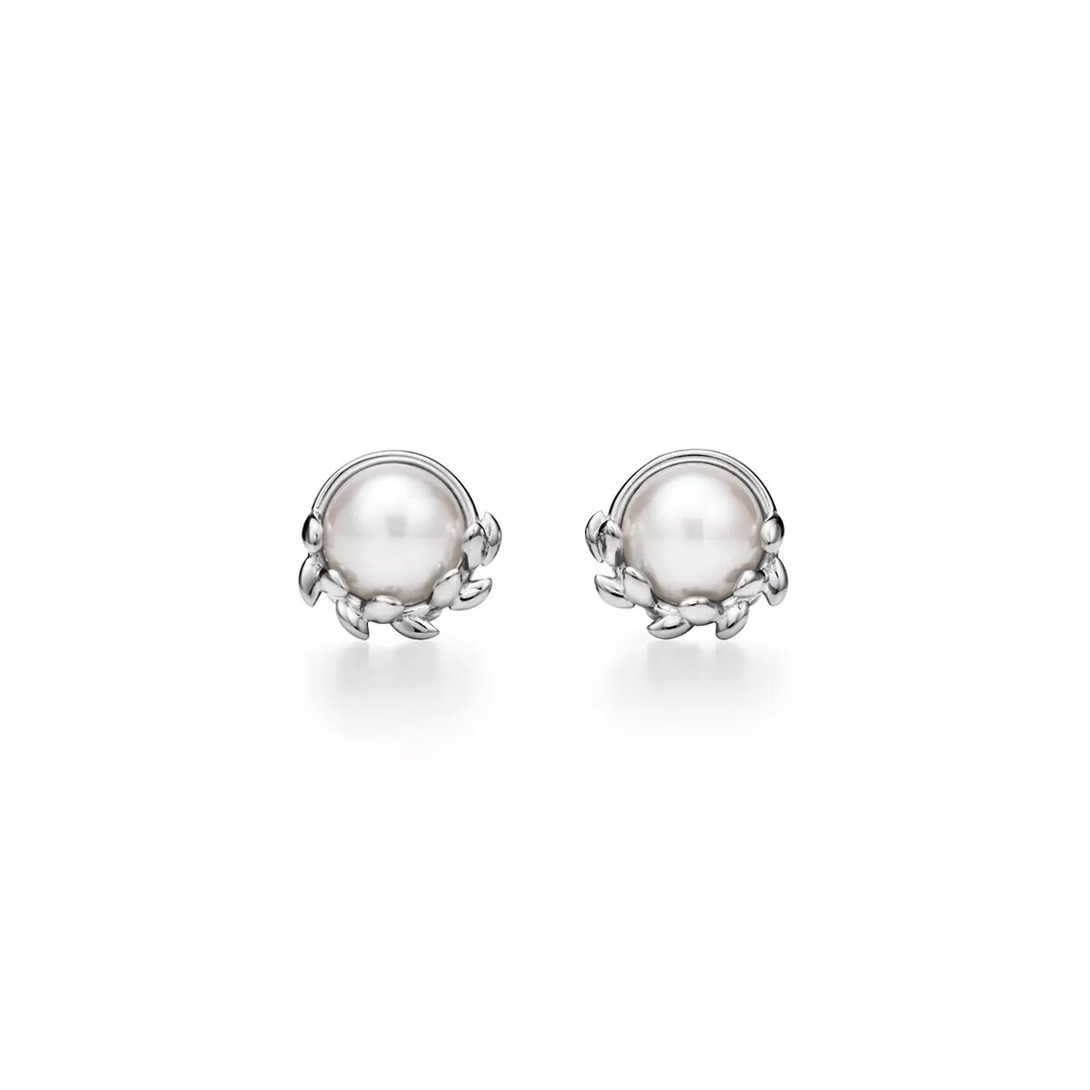 Серьги-гвоздики в виде оливковых листьев из стерлингового серебра с жемчугом.