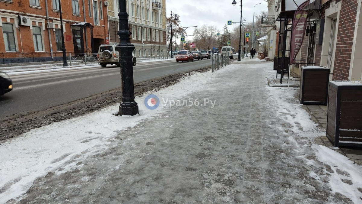    В Оренбурге хотят попробовать использовать гранитную крошку против гололеда, как в Москве