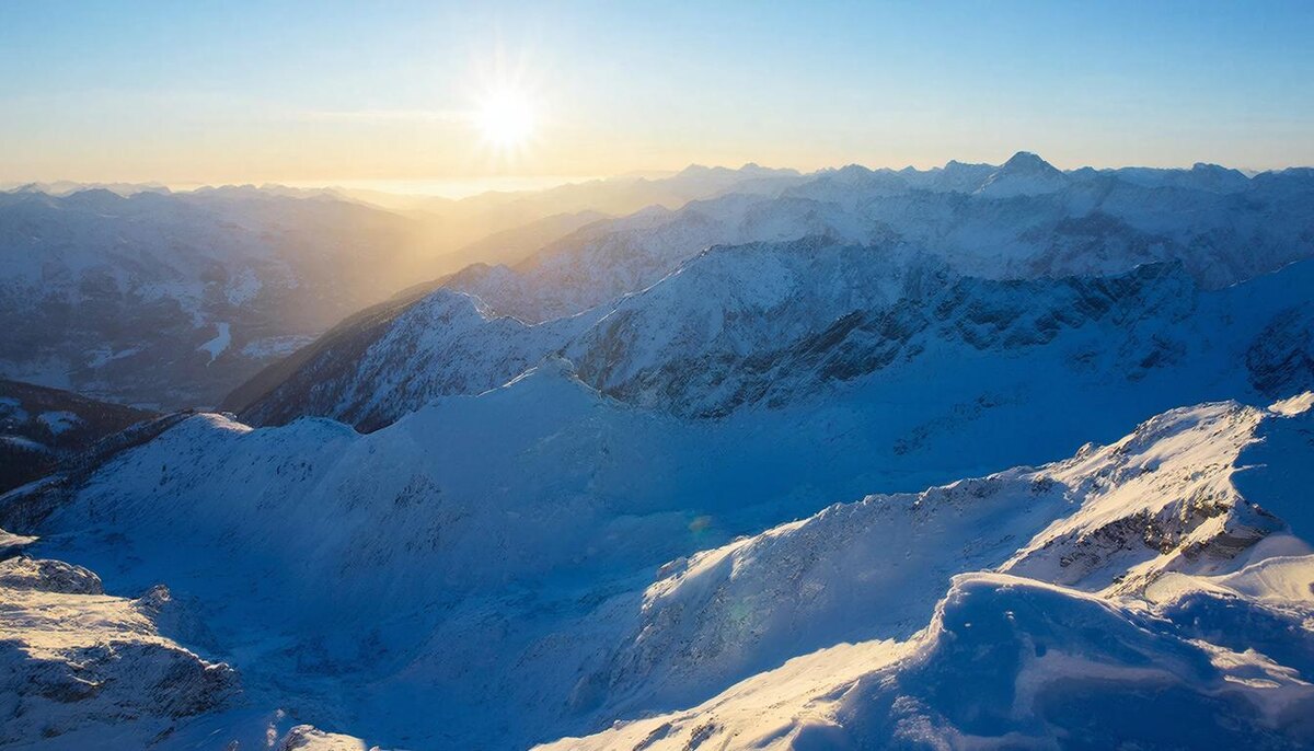 Яркий и солнечно-радостный день, проведите его с удовольствием