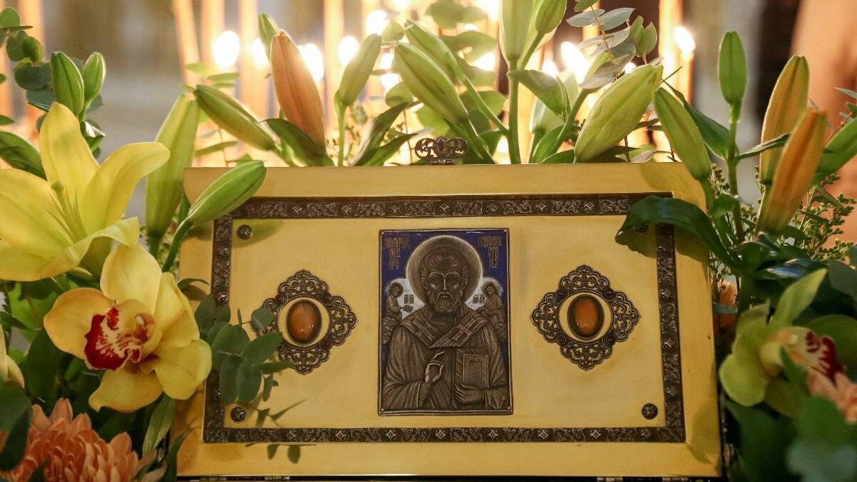   Ларец с частичкой мощей святителя Николая в храме Святителя Николая на Трех Горах / Фото: Михаил Терещенко / ТАСС