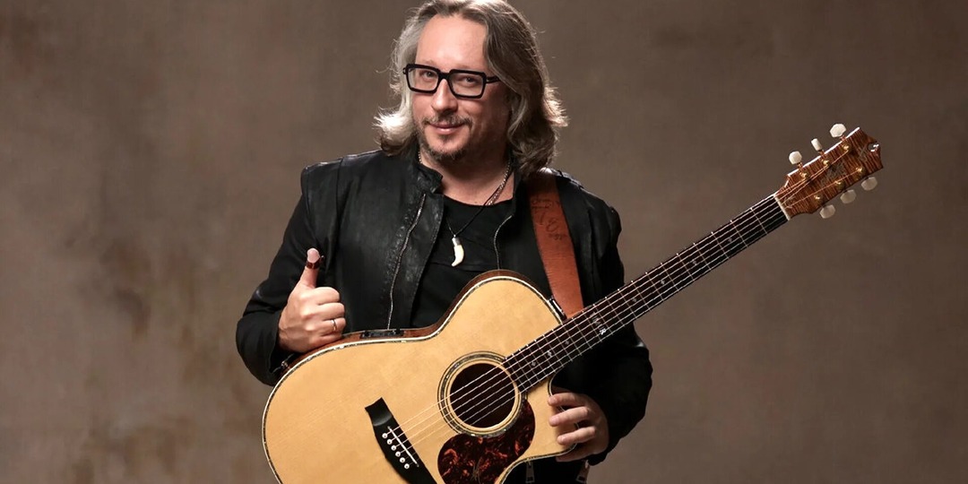 Женился в 18 на бывшей олигарха, пел на улицах Москвы,а теперь стал известным на ТВ. Как складывалась жизнь гитариста Тимура Ведерникова?