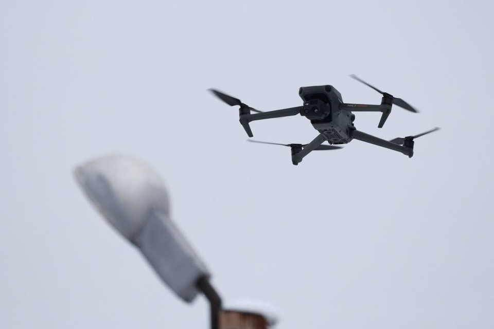    В Ростовской области после ночной атаки БПЛА повреждены дома и сгорели три машины. Олег УКЛАДОВ