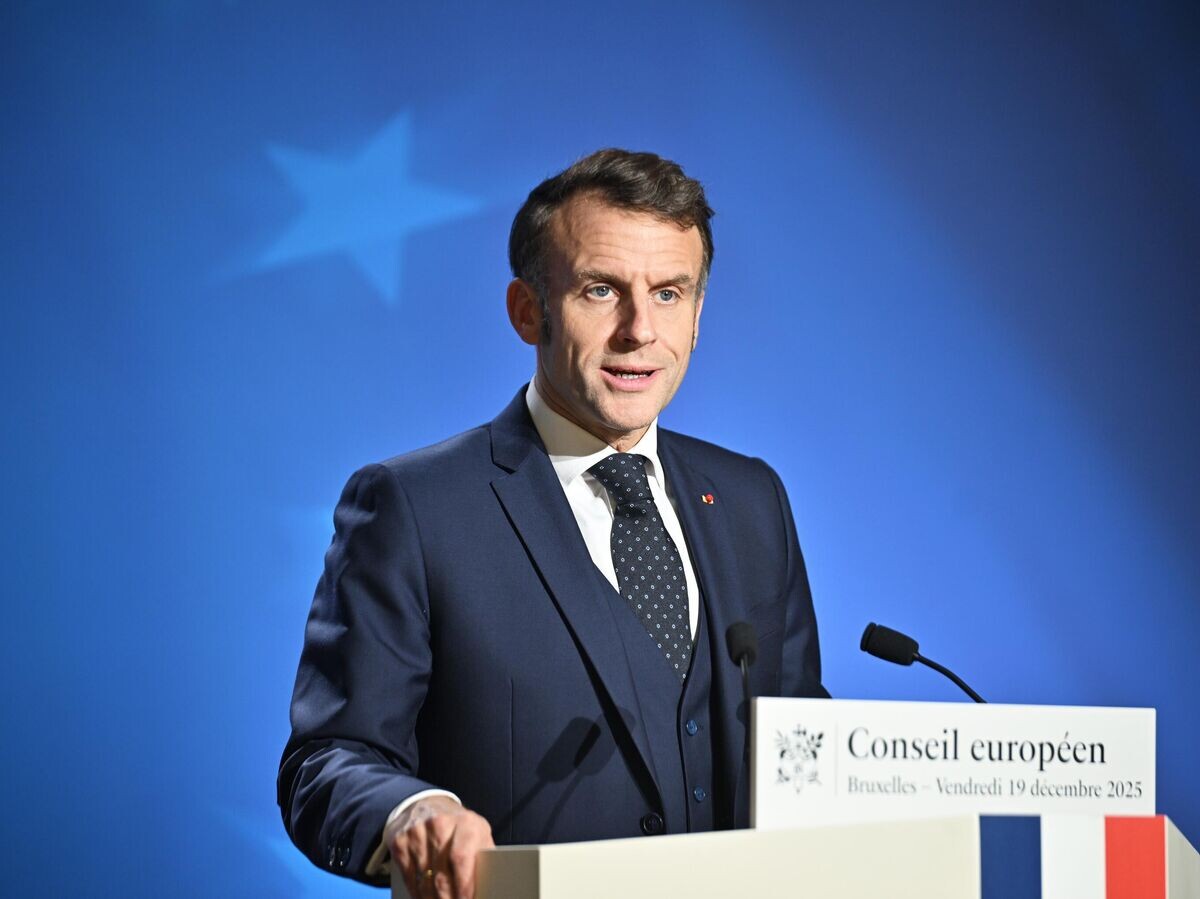    Президент Франции Эммануэль Макрон во время пресс-конференции по итогам саммита ЕС в Брюсселе, Бельгия | © Getty Images / Anadolu/Dursun Aydemir