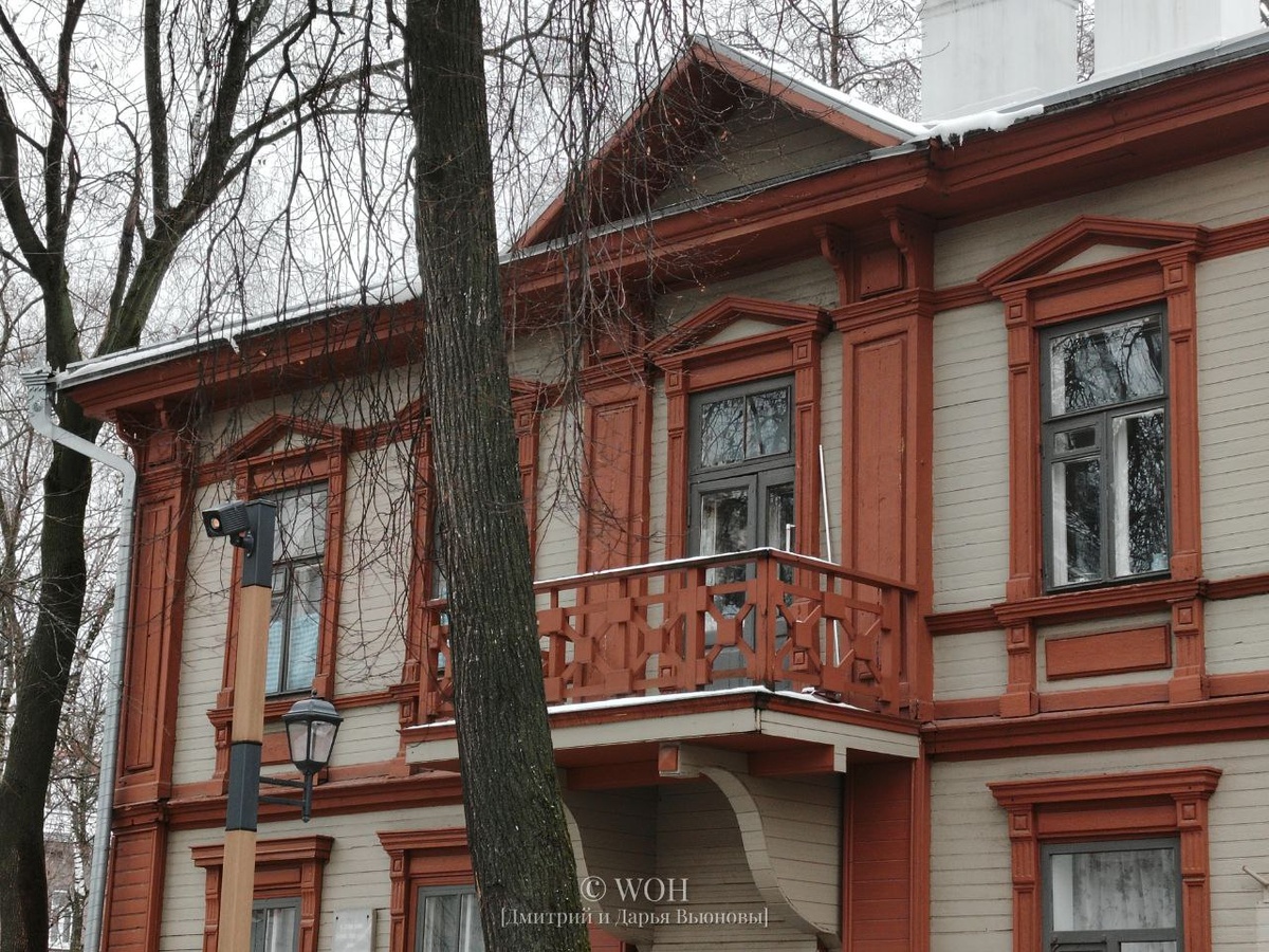 Как нам сказал экскурсовод, на этом балконе Шаляпин когда-то часами разминался, а однажды исполнил целую оперу "Евгений Онегин" (что, скорей всего, просто красивая легенда) / © WOH [Дмитрий и Дарья Вьюновы]