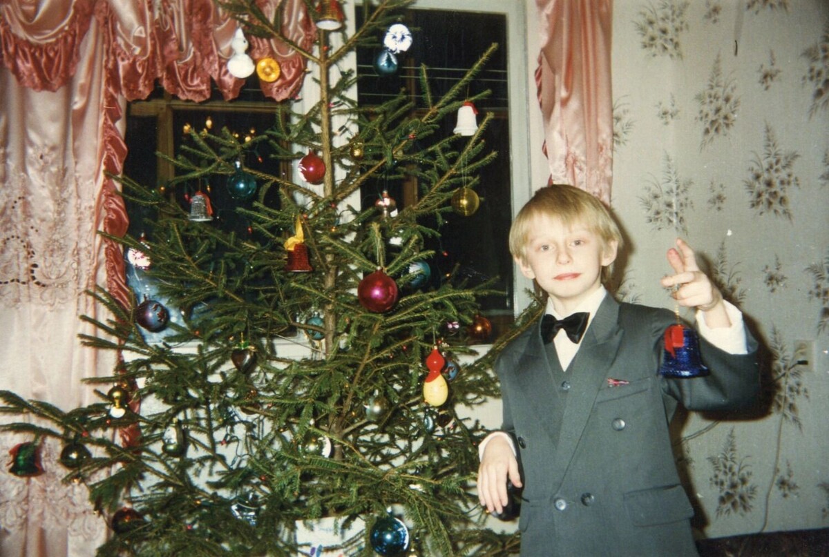    Елки в 1990-е чаще всего наряжали советскими игрушками   Личный архив Александра Асрияна