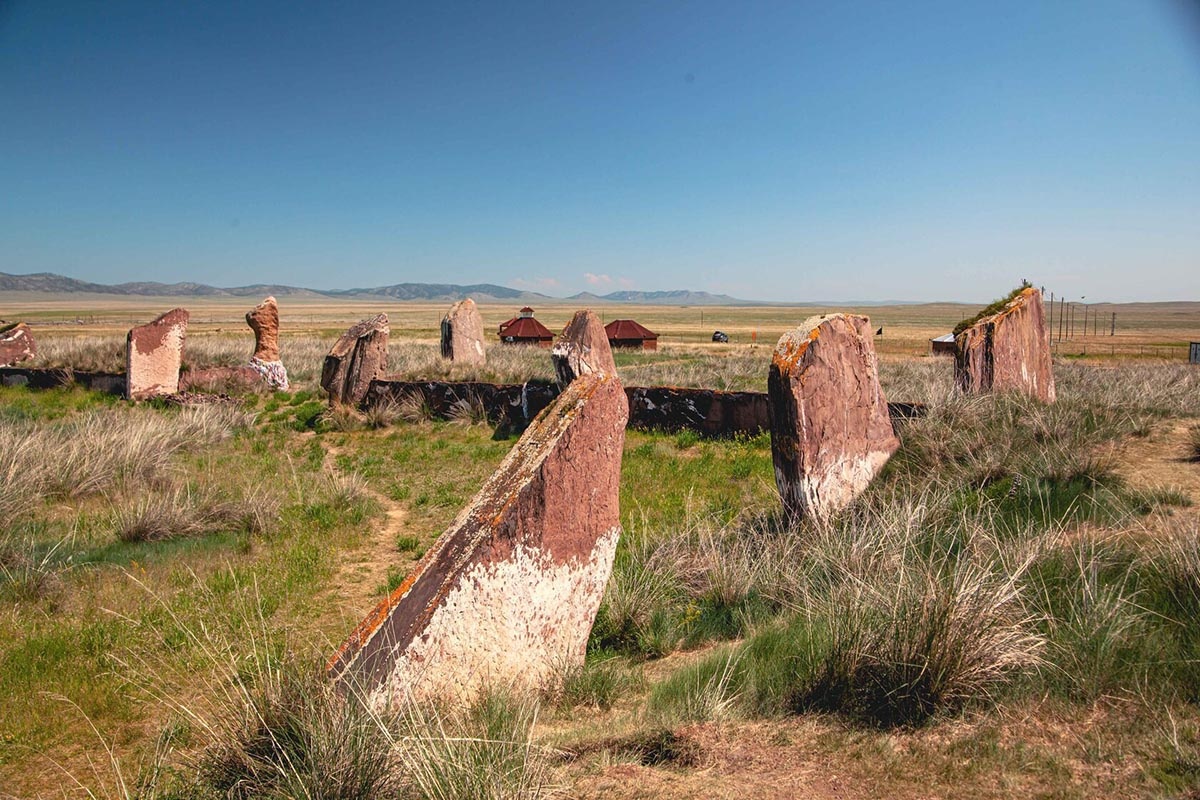 Долина царей содержит более 50 захоронений – тагарцы-динлины хоронили здесь своих предводителей в течение 1000 лет. Фото: таёжка.рф