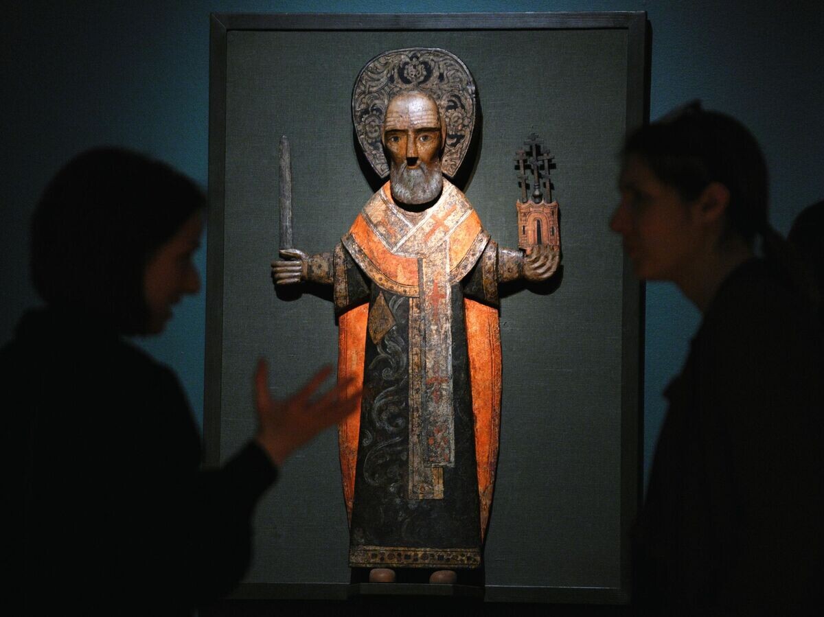    Посетители на выставке "Святитель Николай Чудотворец. Иконы XIII–ХХ веков" в Инженерном корпусе Третьяковской галереи в Москве | © РИА Новости / Алексей Филиппов