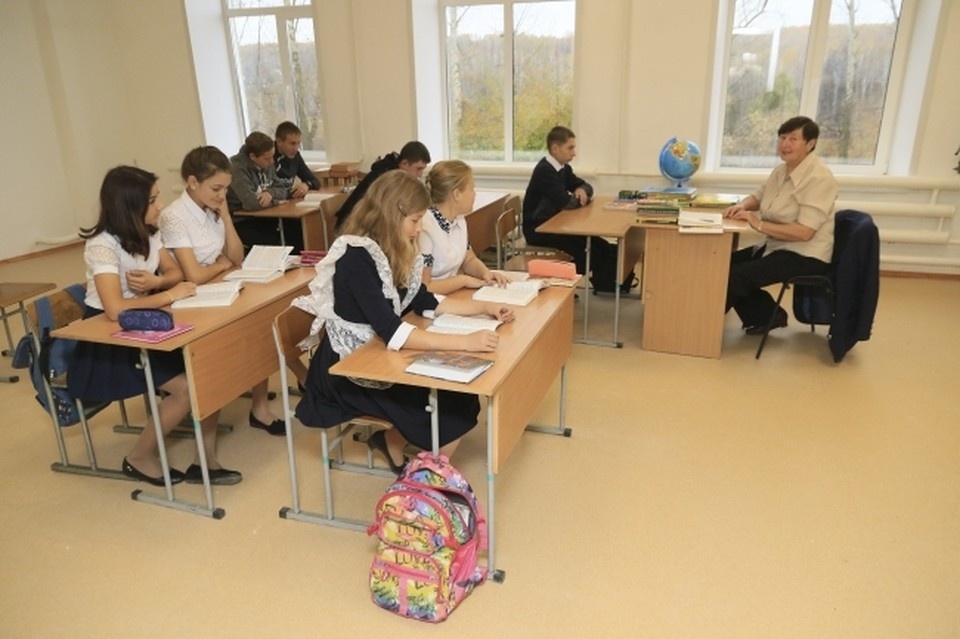    Низкие температуры стали причиной отмены занятий в нескольких районах. Олег УКЛАДОВ