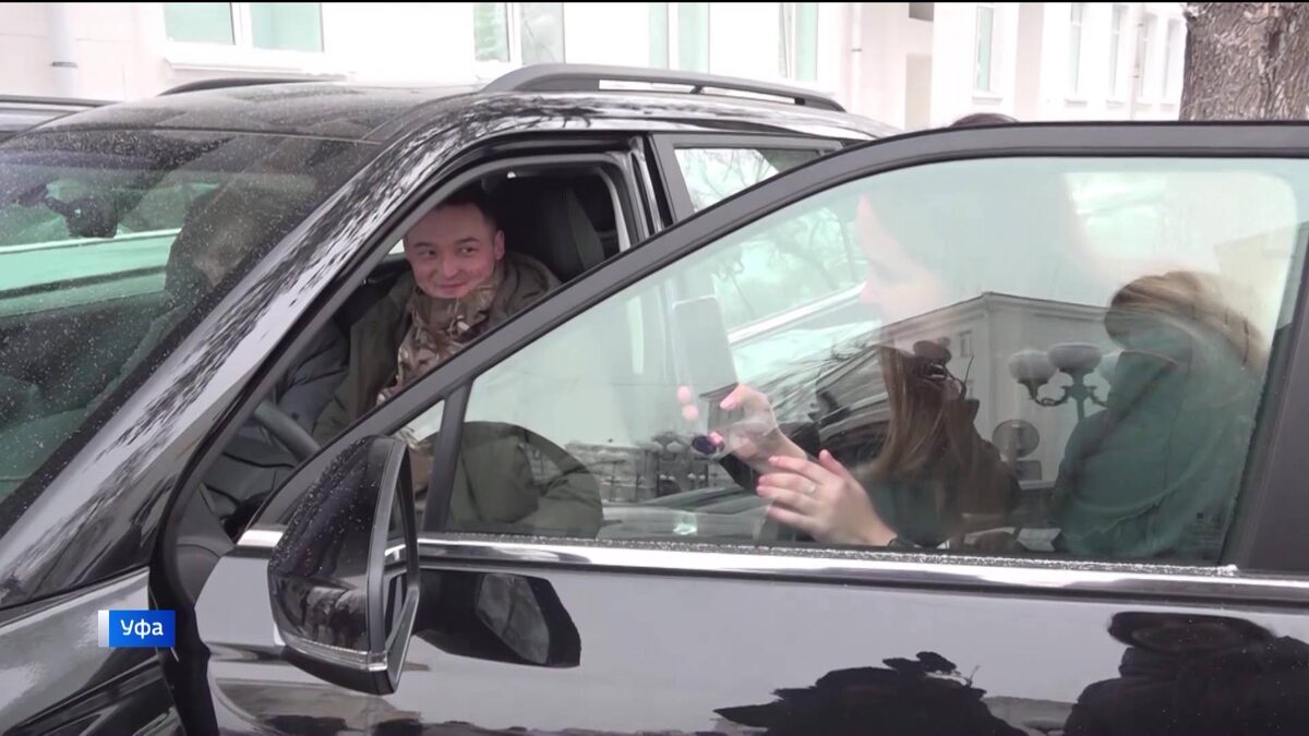    В Уфе ветеранам СВО вручили ключи от автомобилей – сюжет «Вестей»