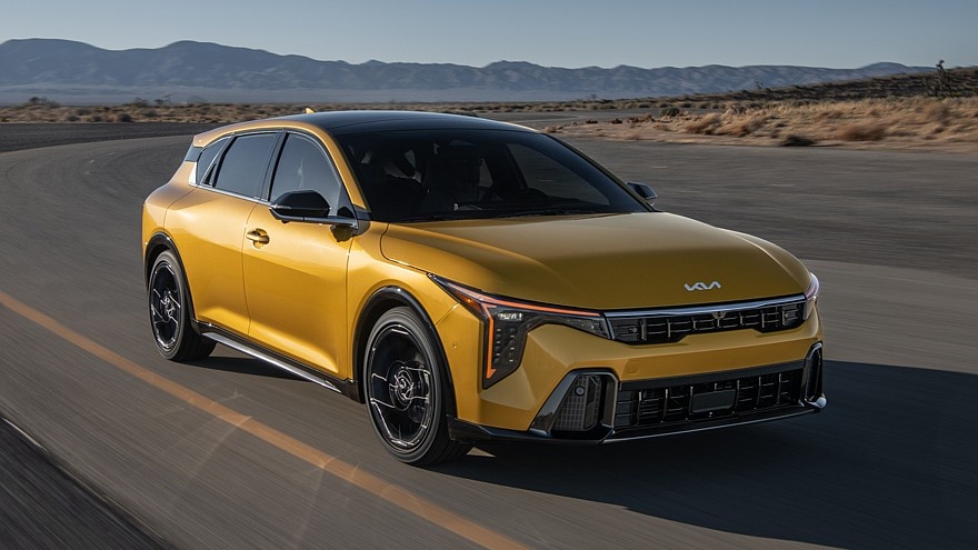    На фото: хэтчбек Kia K4 GT-Line