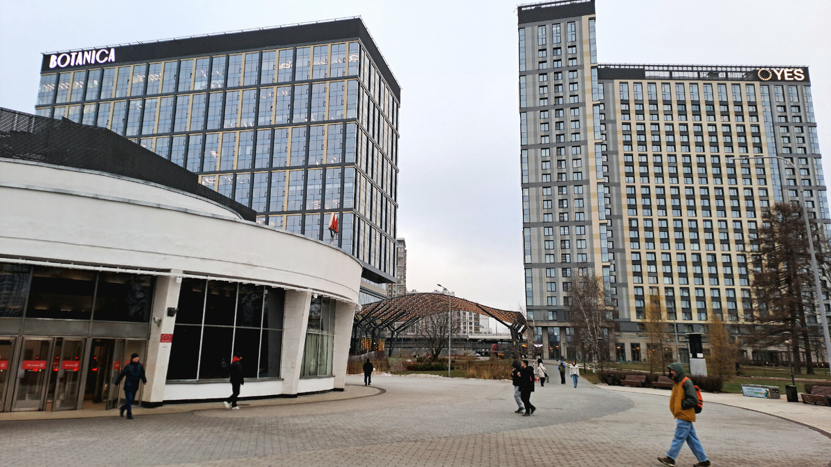 Я иду в БЦ Ботаника, что слева.