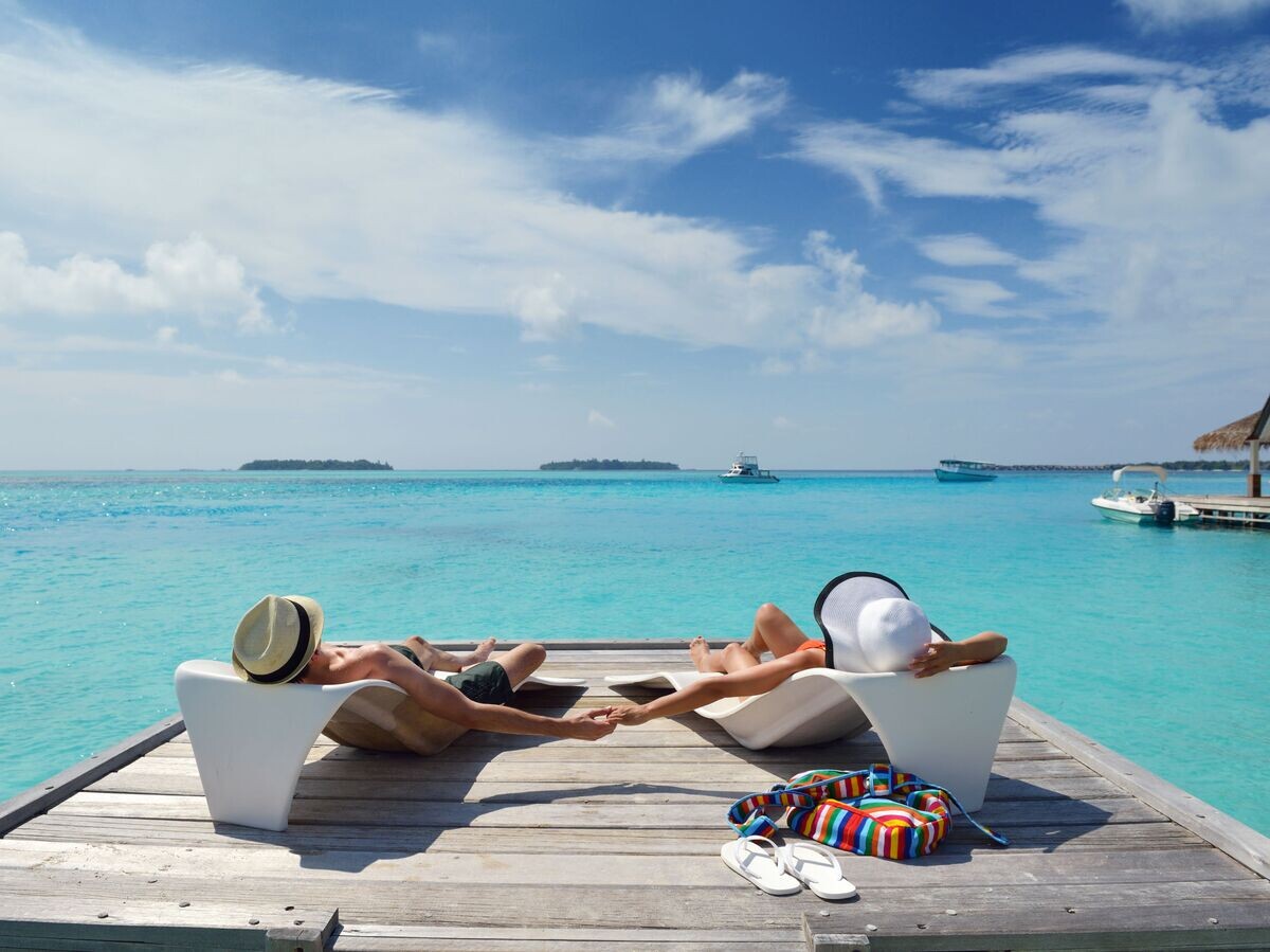    Пара отдыхает на пляже | © Depositphotos.com / .shock