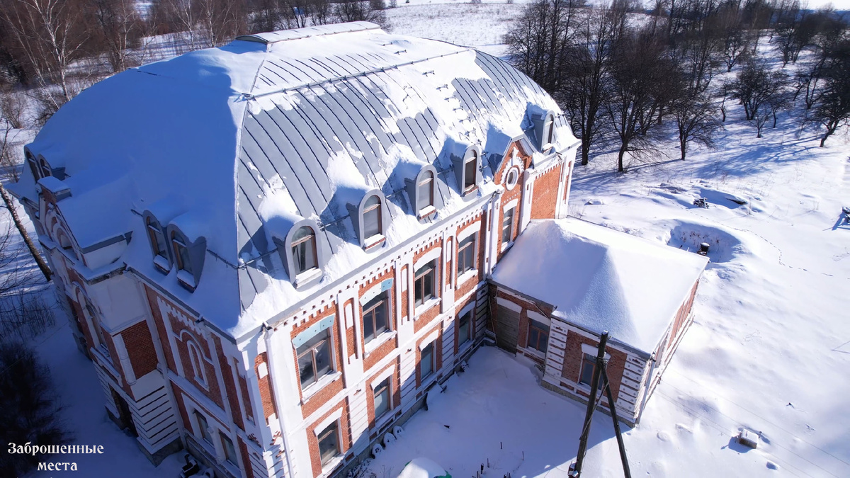 Заброшенная церковно-приходская школа, построенная в 1903 году. Урочище Запажье Жуковского района