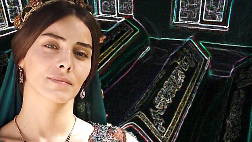 Авторский коллаж на основе фрагмента турецкого сериала "Великолепный век" и места захоронения Махидевран в Бурсе