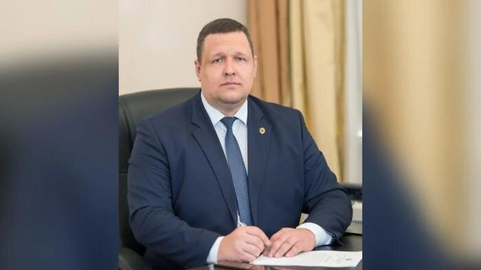 Мэр Нефтеюганска уволил своего зама из-за утраты доверия