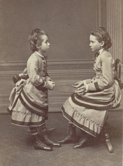 княжна Зинаида Юсупова с сестрой