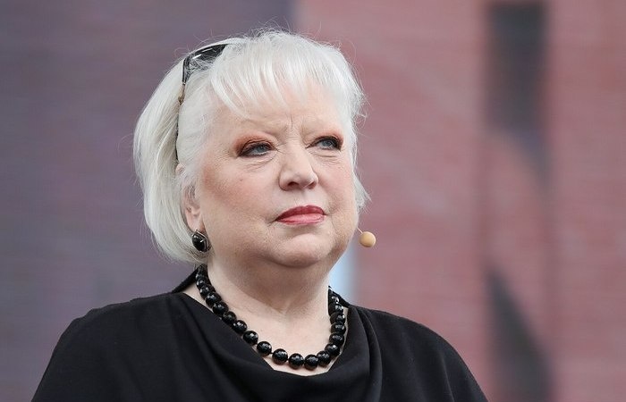 Родила в 40 и в 75 одинока: Почему дети Светланы Крючковой уехали подальше, как выглядят и чем занимаются