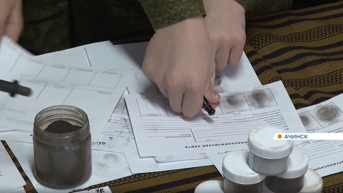     В Ачинске школьники погрузились в профессию сотрудника органов внутренних дел