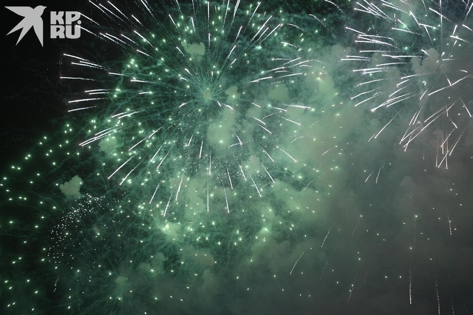    Отказаться от салютов попросила рязанцев мэрия. Алексей БУЛАТОВ