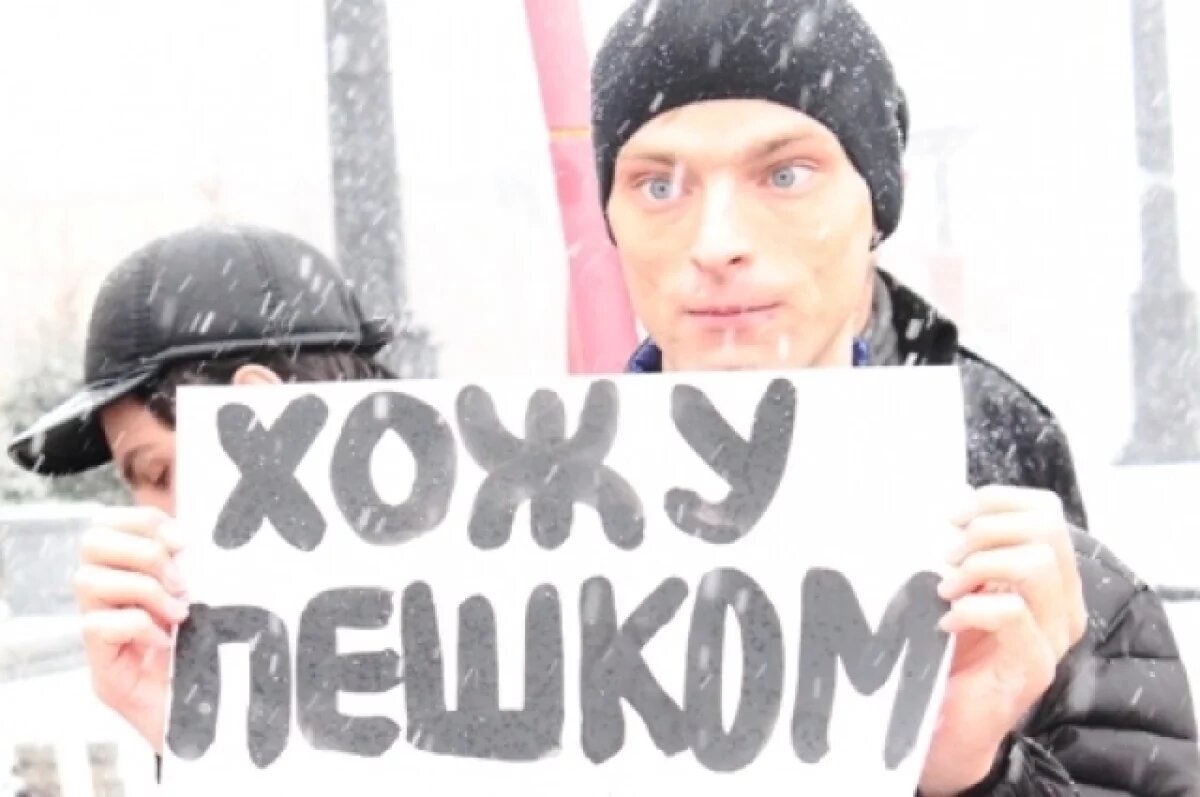    Только пешком.