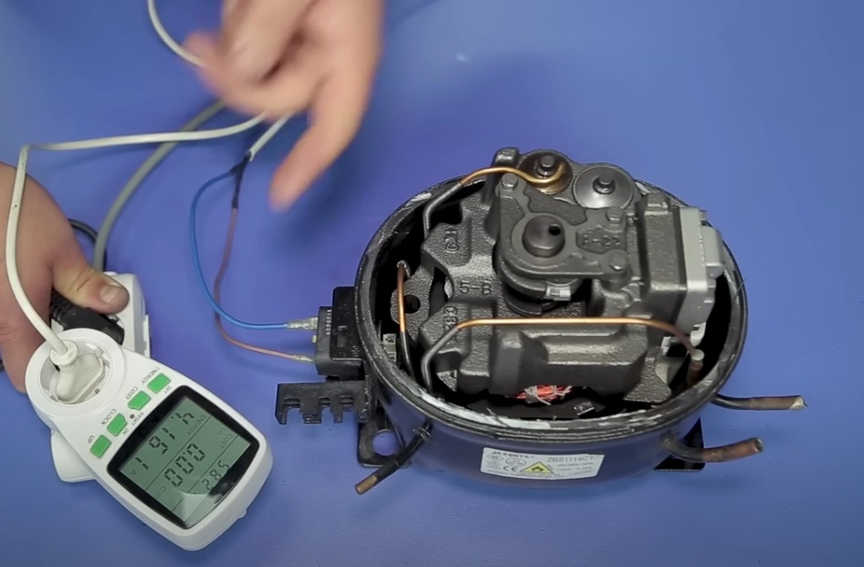 Так выглядит компрессор холодильника в разборе