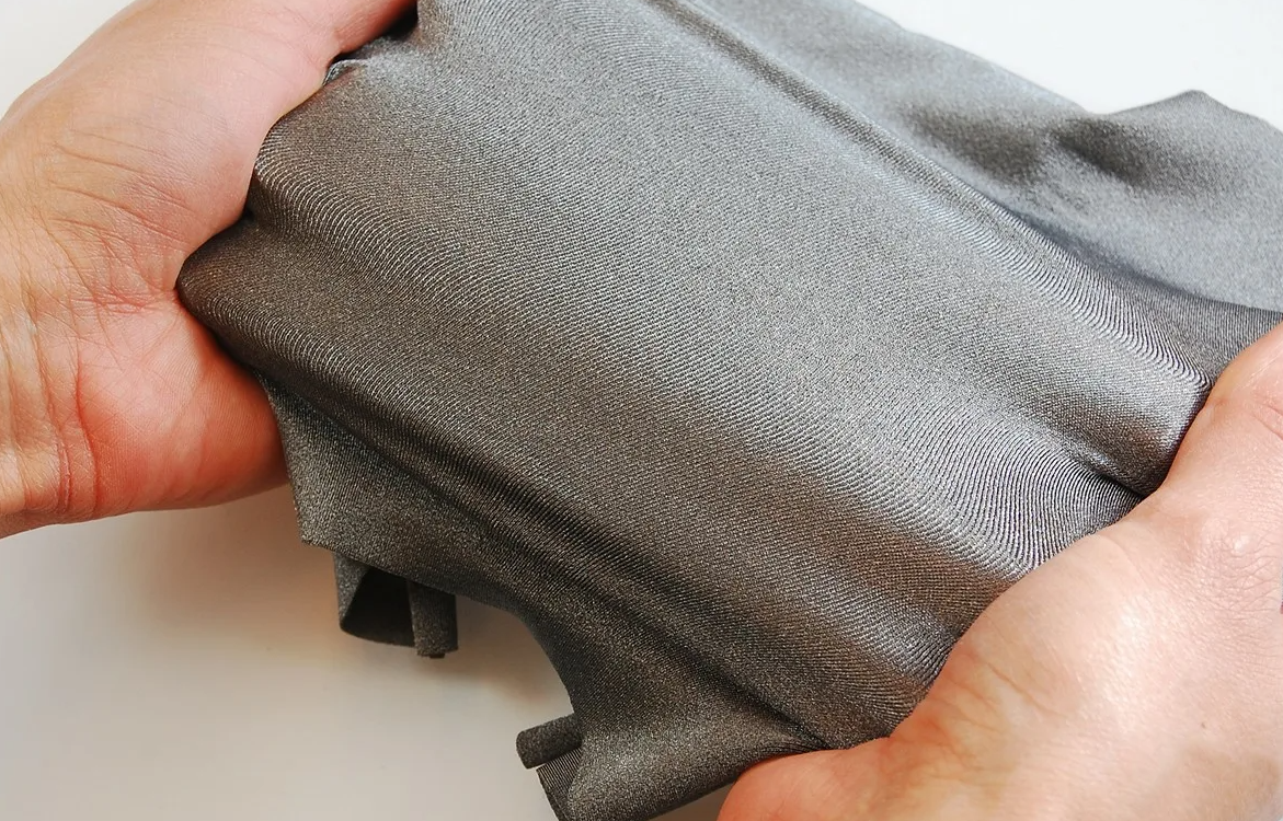 Ткань стрейч – заметная растяжимость, свобода движения, комфорт при посадке.