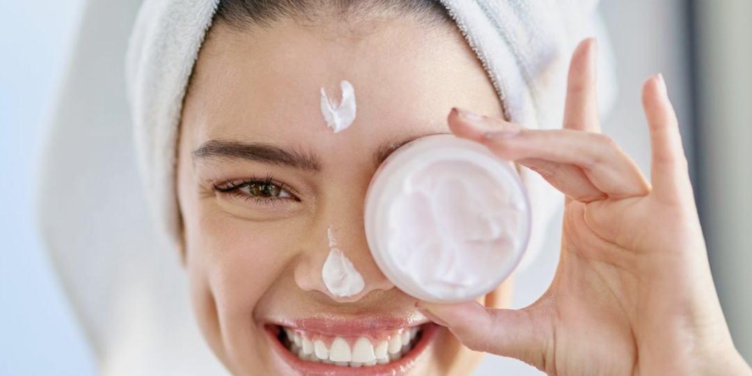 Как продлить действие увлажняющего крема: метод косметологов, который работает