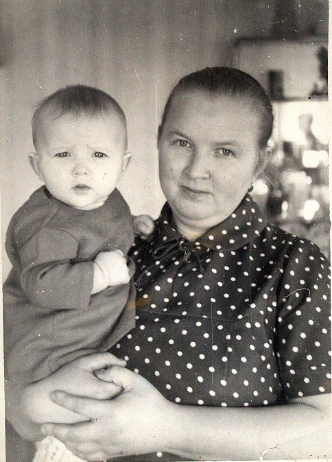 Ну как? Похожа еще на маму?)