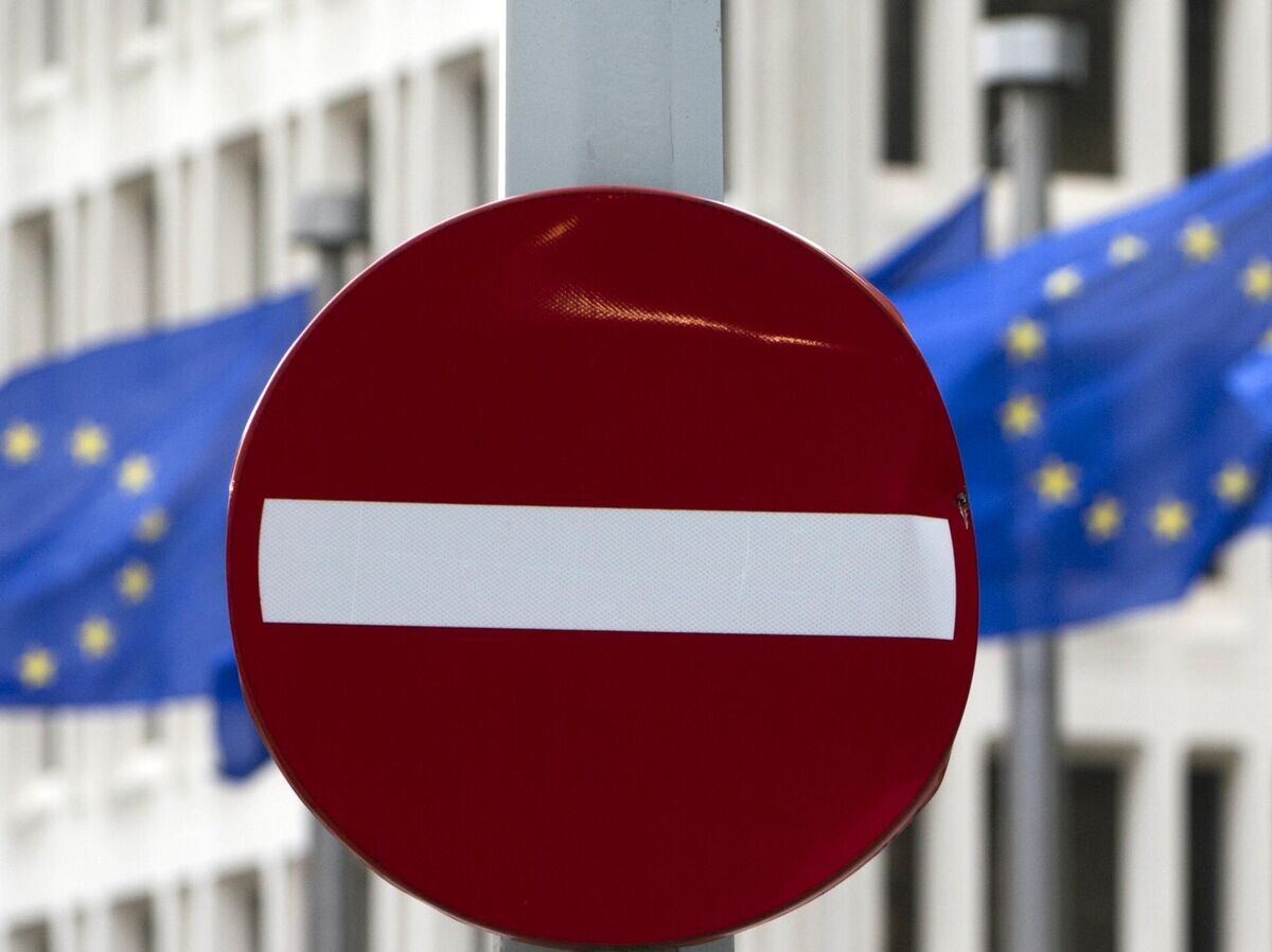    Флаги Евросоюза перед зданием штаб-квартиры ЕС в Брюсселе | © AP Photo / Virginia Mayo