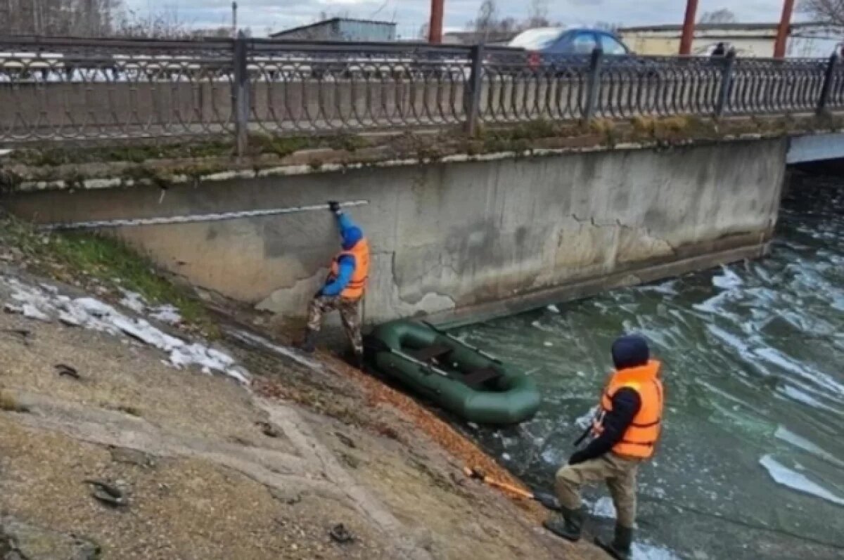    На комплексе гидротехнических сооружений за всё время эксплуатации образовались дефекты и повреждения.