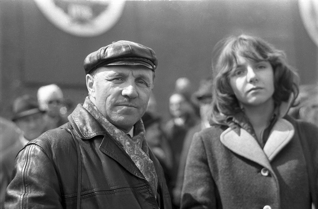 Актер Михаил Ульянов с дочерью Еленой.
Борис Косарев, 1970 - 1975 год, г. Москва, Красная пл., д. 1, из семейного архива Марии Косаревой.