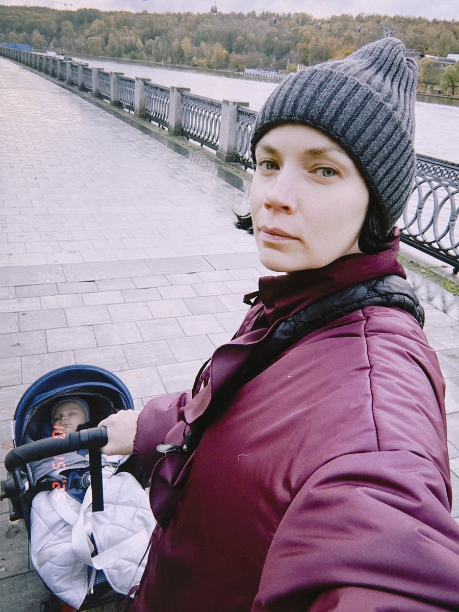  Жена Артема Ткаченко Екатерина Стеблина на прогулке с Леоном Личная страница героя публикации в соцсети