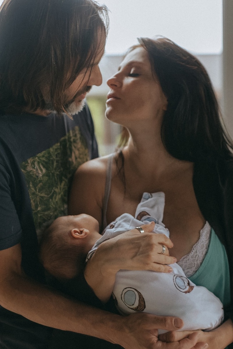  Светлана Светикова и Алексей Полищук с дочкой Луной Личная страница героя публикации в соцсети