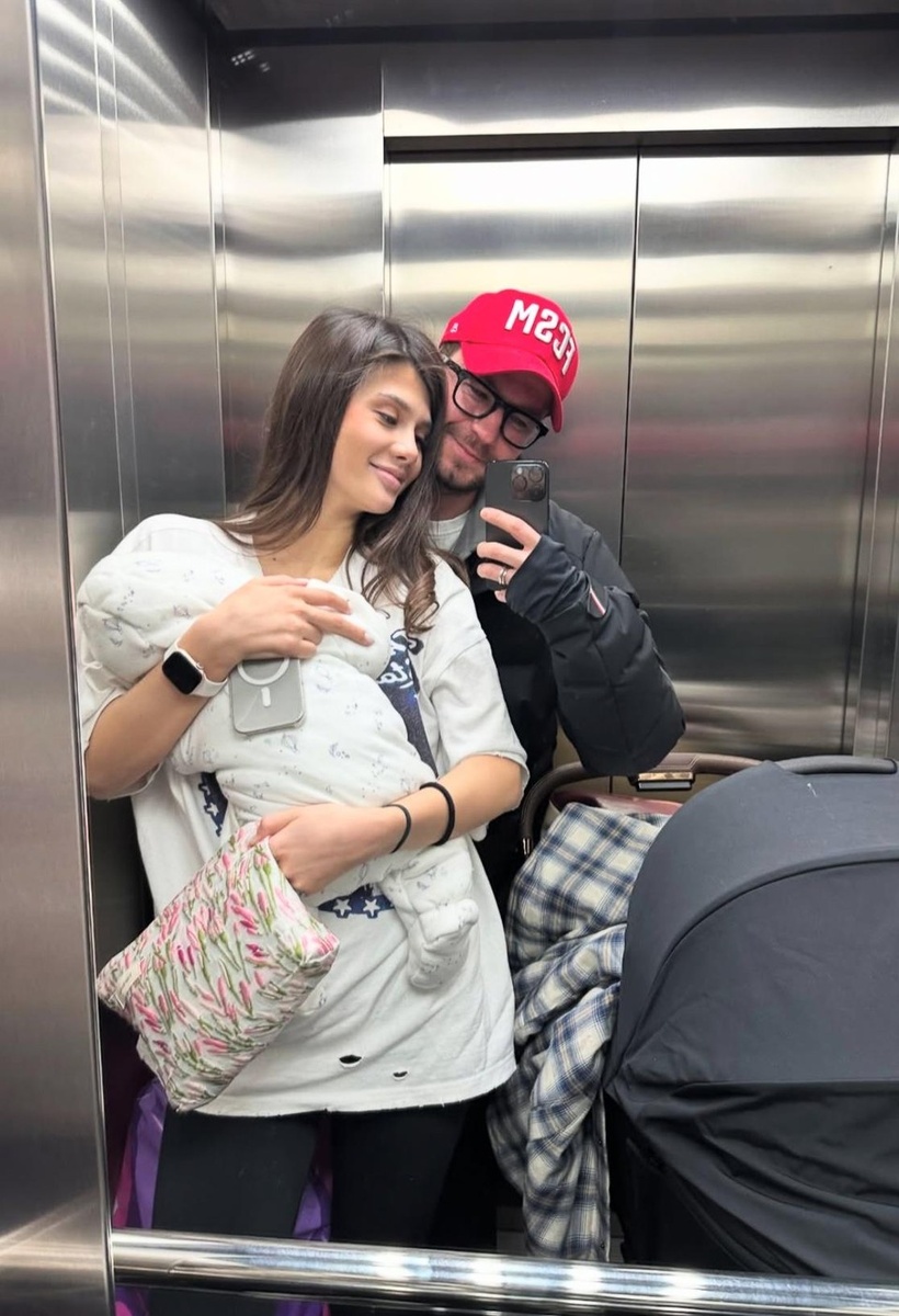  Саша Петров с женой Викторией и сыном Федором Личная страница героя публикации в соцсети