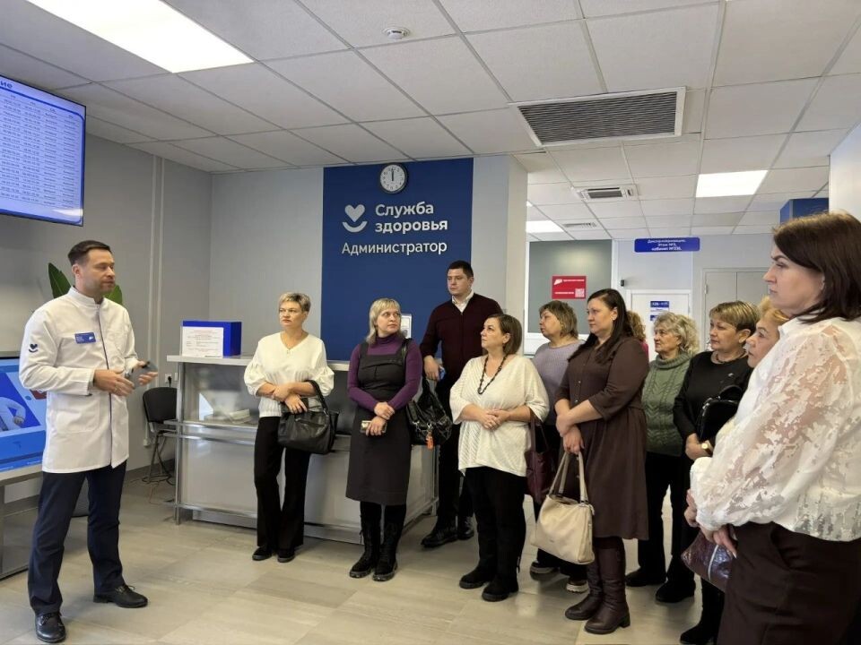   Экскурсия по поликлинике №14 для жителей барнаульских поселков. Источник: пресс-служба БГД