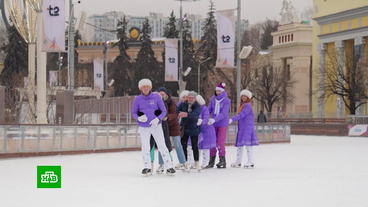    На катке ВДНХ стартовали утренние зарядки