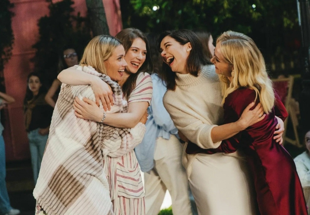 Слева Маша и Ксения в юности, справа Ксения и Маша спустя 20 лет. 