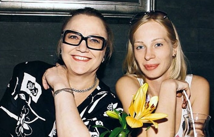 Олеся Рудакова с мамой.