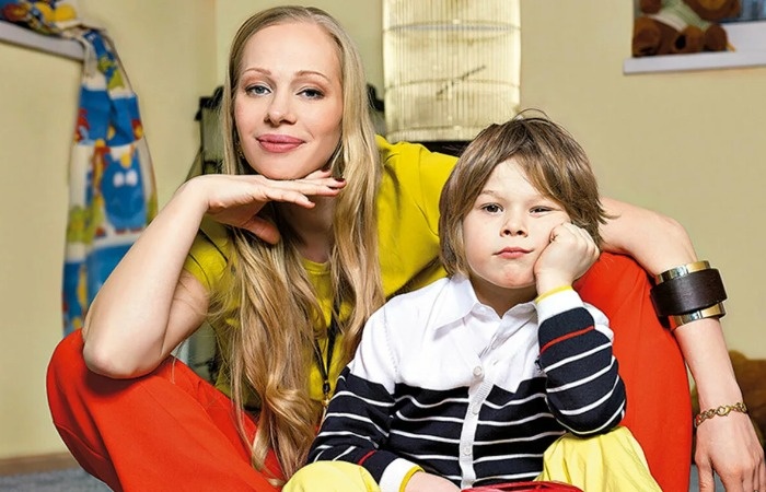 Олеся Рудакова с сыном.