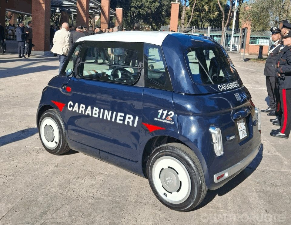    Благодаря компактным размерам Topolino способен легко маневрировать по узким переулкам и пешеходным зонам