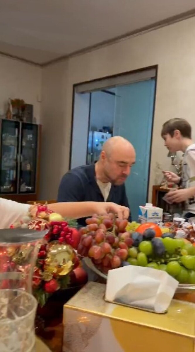    Полина Диброва показала, как проводит вечера с Романом Товстиком. Источник: t.me/dibrovapolina