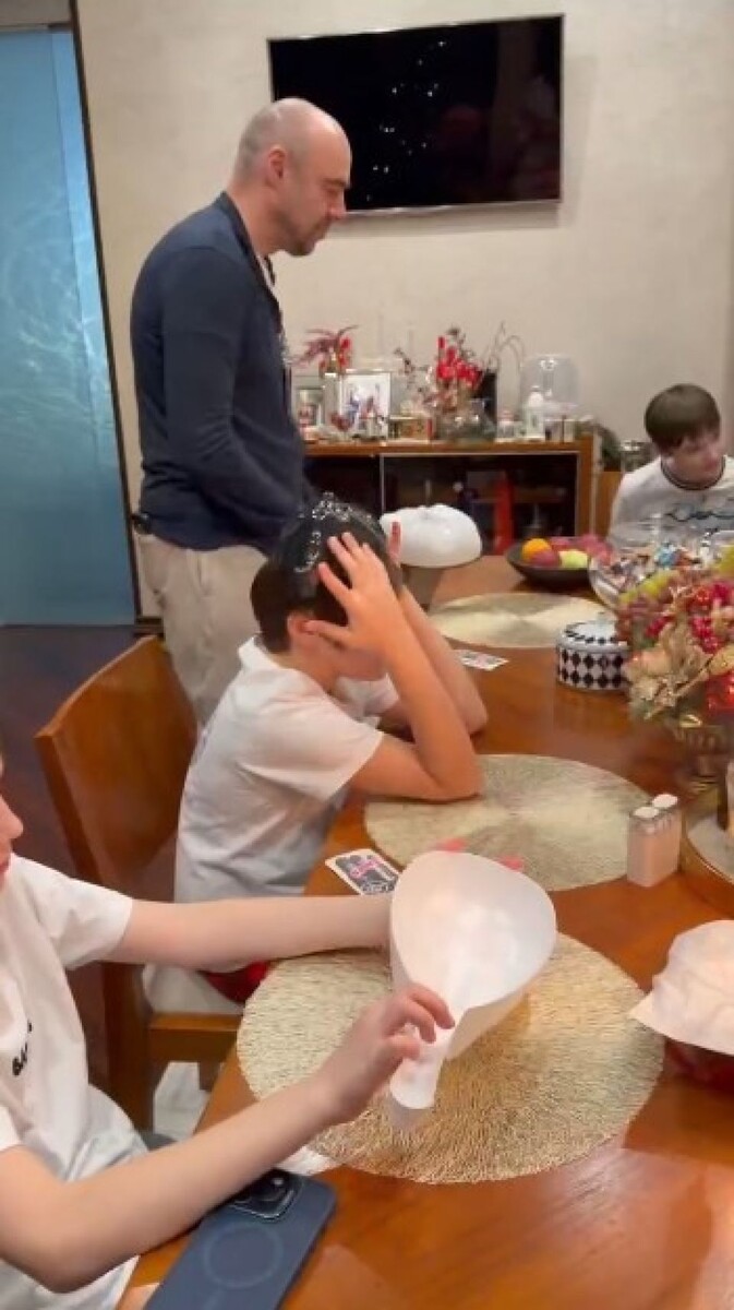    Полина Диброва показала, как проводит вечера с Романом Товстиком. Источник: t.me/dibrovapolina