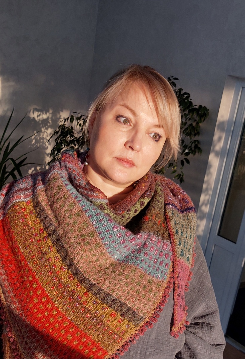 Как бы задумалась: "Какой еще бактус сочинить?"))