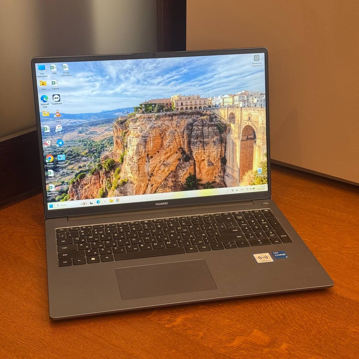 Huawei MateBook MCLF-X zamaeviliya