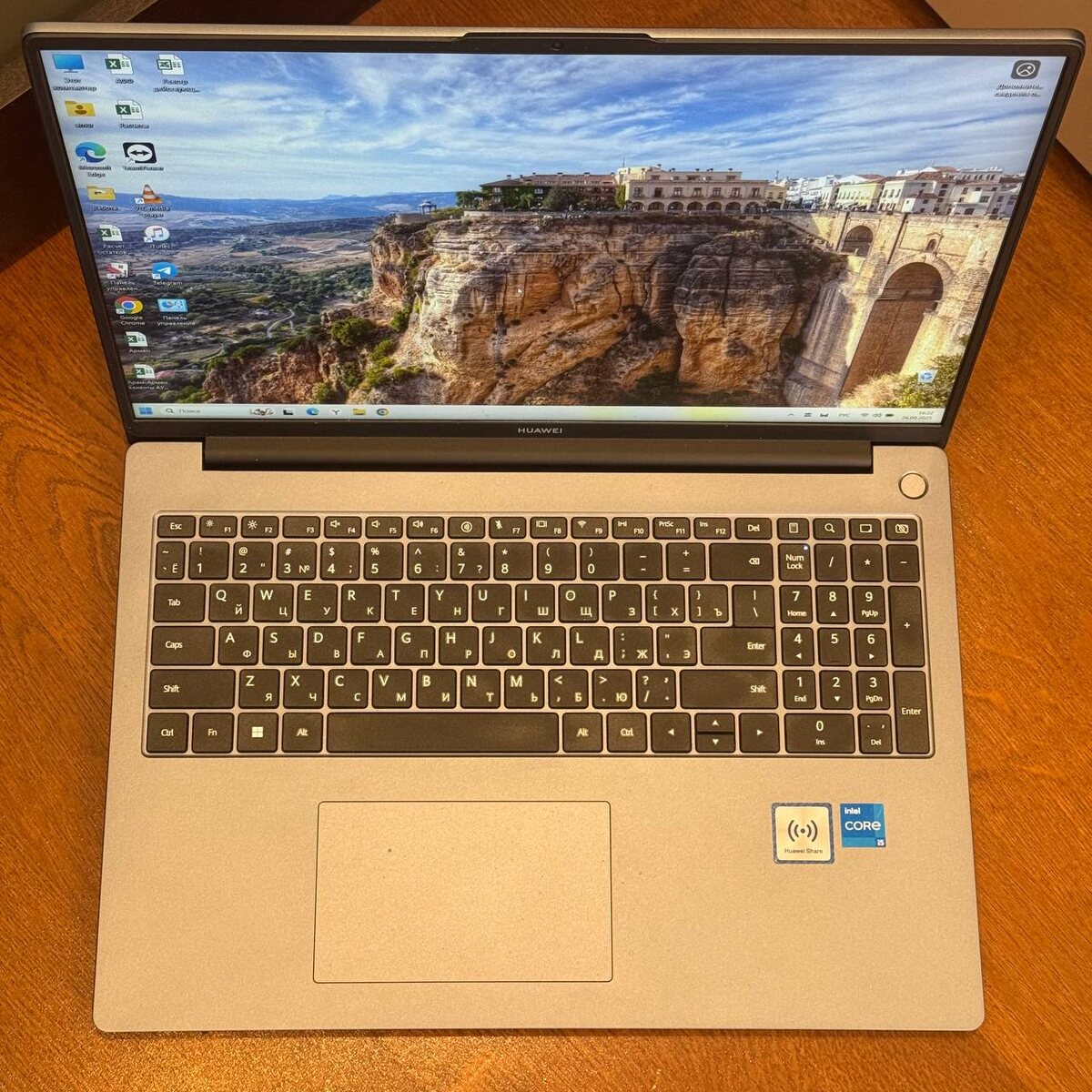 Huawei MateBook MCLF-X zamaeviliya