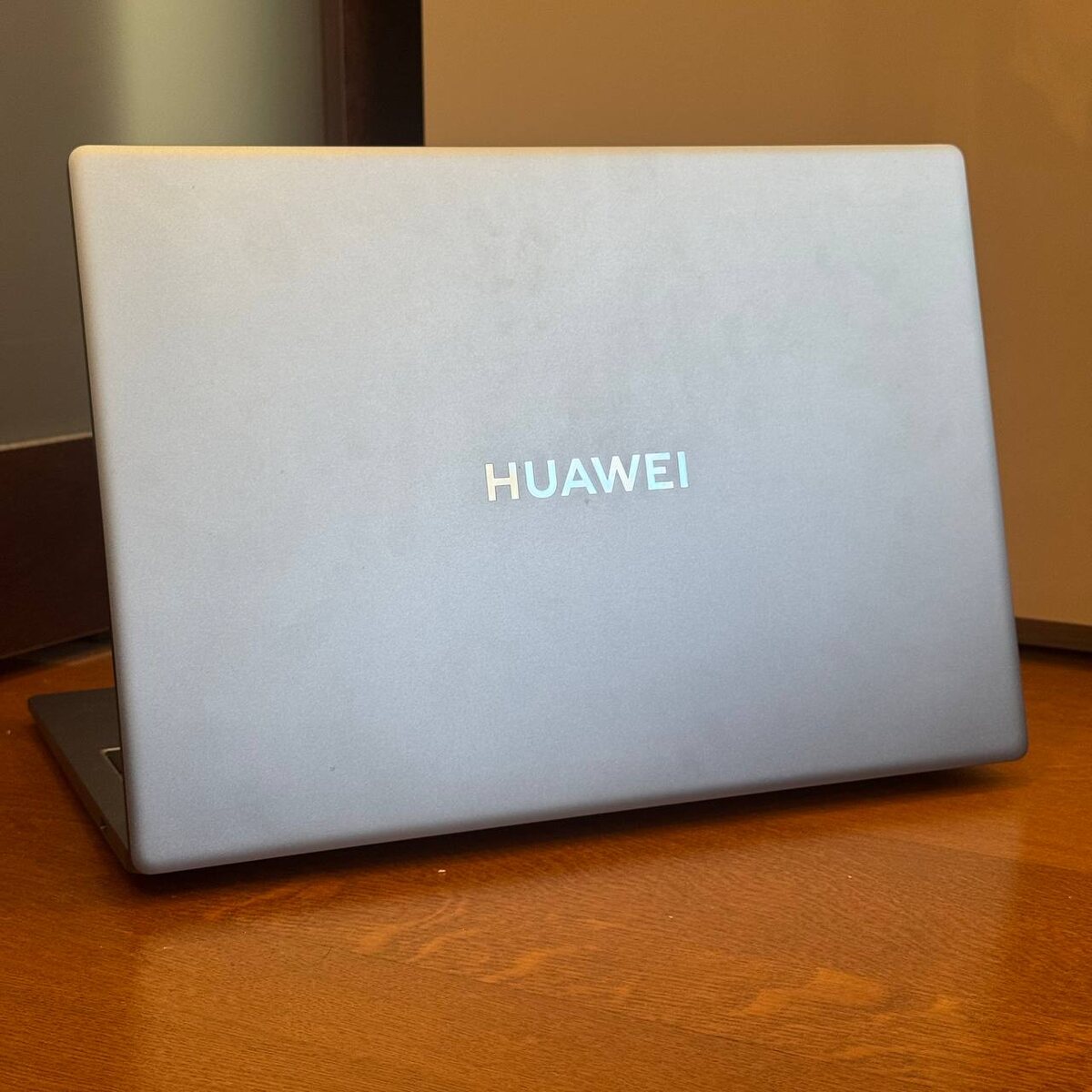 Huawei MateBook MCLF-X zamaeviliya